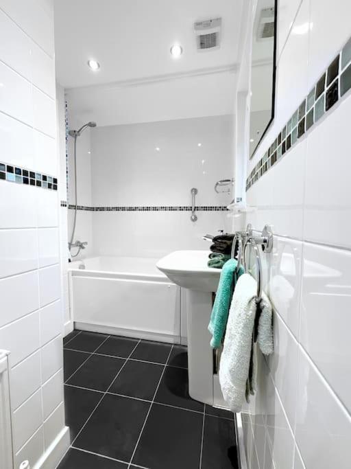 White Eden - Explore Cornwall From A Comfy Central Appartment St Austell Extérieur photo