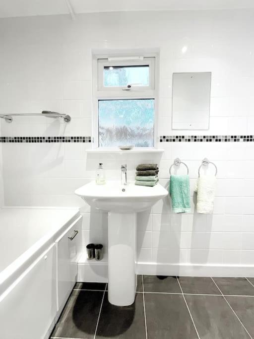 White Eden - Explore Cornwall From A Comfy Central Appartment St Austell Extérieur photo